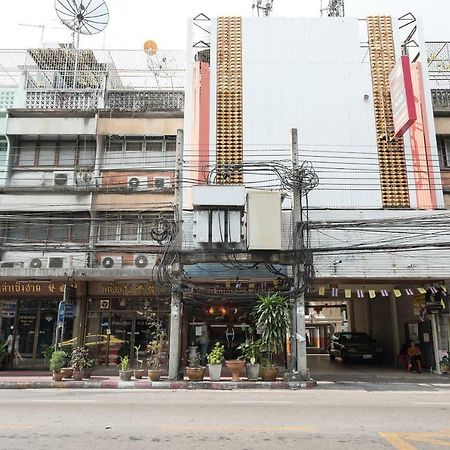 Oyo 110 Old Town Hotel Bangkok Bagian luar foto