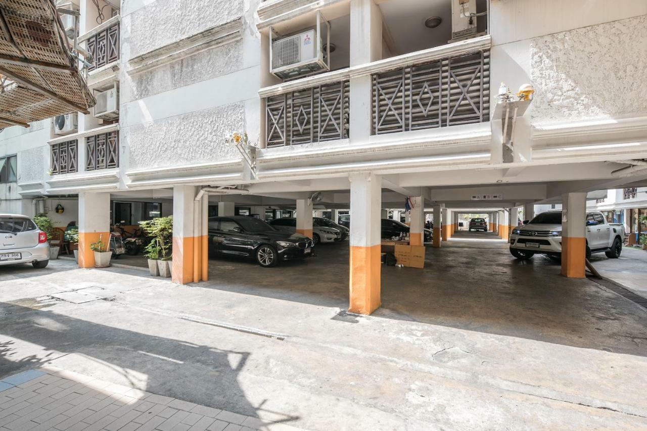 Oyo 110 Old Town Hotel Bangkok Bagian luar foto