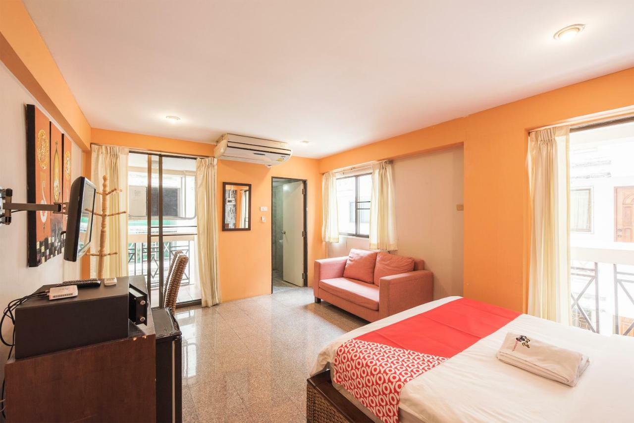 Oyo 110 Old Town Hotel Bangkok Bagian luar foto