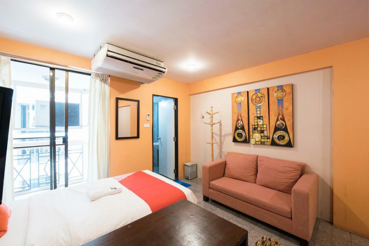 Oyo 110 Old Town Hotel Bangkok Bagian luar foto