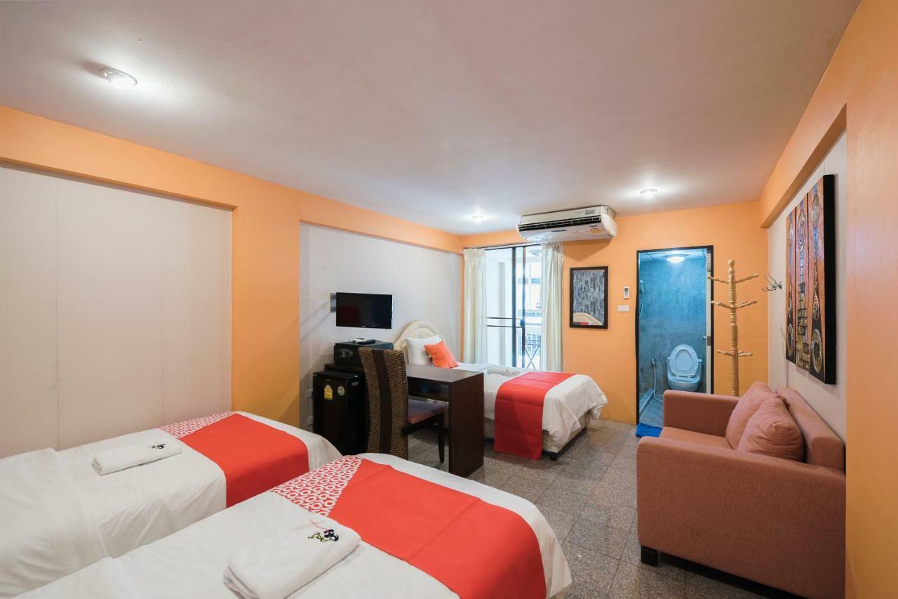 Oyo 110 Old Town Hotel Bangkok Bagian luar foto